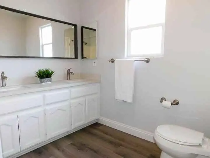 White bathroom vanity refinishing